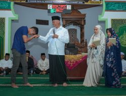 Safari Ramadan di Pasaman Barat, Gubernur Mahyeldi Salurkan Bantuan dan Tampung Aspirasi Warga