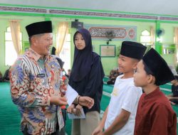 Infak Jamaah Mengalir untuk Anak Negeri: Bupati Welly Suhery Salurkan Santunan kepada 206 Anak Yatim dan Piatu di Pasaman
