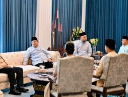 Sejumlah pejabat negara dan tokoh bangsa hadir dalam open house Idulfitri 1447 H Presiden Prabowo Subianto di Istana Kepresidenan Jakarta, mempererat silaturahmi dan persatuan nasional.