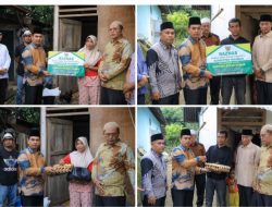 Wabup Pasaman Parulian Dalimunthe Serahkan Bantuan Bedah Rumah untuk Warga Kurang Mampu di Rao Selatan dan Rao Utara   