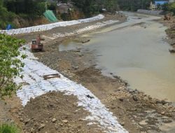 Tanggul Bronjong dan Geobag PT Nindya Karya Teruji Tahan Arus Batang Kuranji Saat Hujan Deras di Padang