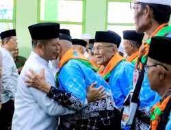 Pelepasan 193 Jemaah Haji Pasaman Penuh Haru, Bupati Welly Titip Doa untuk Daerah   