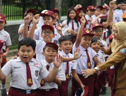 Prabowo Disambut Lautan Massa di Bandung, Hujan Tak Surutkan Antusias Warga