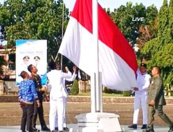 Dandim 0305/Pasaman Tunjukkan Keteladanan, Turun Langsung Atasi Bendera Merah Putih yang Terlilit Saat Upacara Hari Lahir Pancasila
