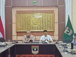 Sekdaprov Arry Yuswandi Lepas Keberangkatan Kontingen Sumbar Menuju Pesparawi Nasional XIV di Papua