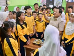 Momen Hangat Prabowo di SMPN 111 Jakarta, Dialog Inspiratif Bersama Siswa Warnai Kunjungan MBG