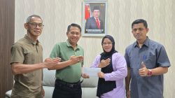 Wakil Ketua DPRD Sumbar Evi Yandri Rajo Budiman Lepas Wasit INKADO Sumbar Ikuti Ujian Wasit/Juri AKF ke Bangladesh