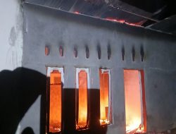 Respons Cepat Damkar Pasaman Padamkan Kebakaran Rumah di Sundata Utara, Aset Rp150 Juta Berhasil Diselamatkan