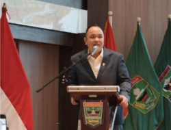 WAKIL KETUA DPRD SUMBAR NANDA SATRIA IMBAU WARGA PADANG KURANGI AKTIVITAS LUAR RUANGAN DI TENGAH KABUT ASAP