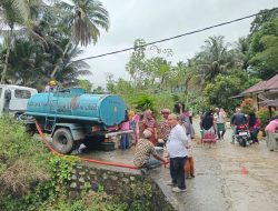 Pasca Banjir Bandang, Perumda Tirta Saiyo Salurkan Air Bersih ke Warga Simpang Tonang