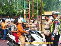 Polda Sumbar Bagikan Masker di Kota Padang, Wujud Kepedulian Polri Jaga Kesehatan Masyarakat