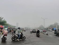 Hotspot Sumatera Melonjak Jadi 3.663 Titik, Kabut Asap Ganggu 12 Penerbangan di Pekanbaru